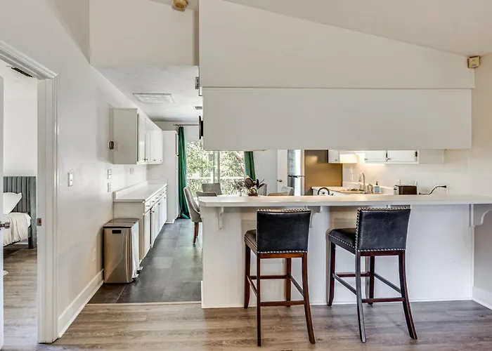 Holiday home 2 Mi To Fsu: Pet-friendly Retreat W/ Private Yard